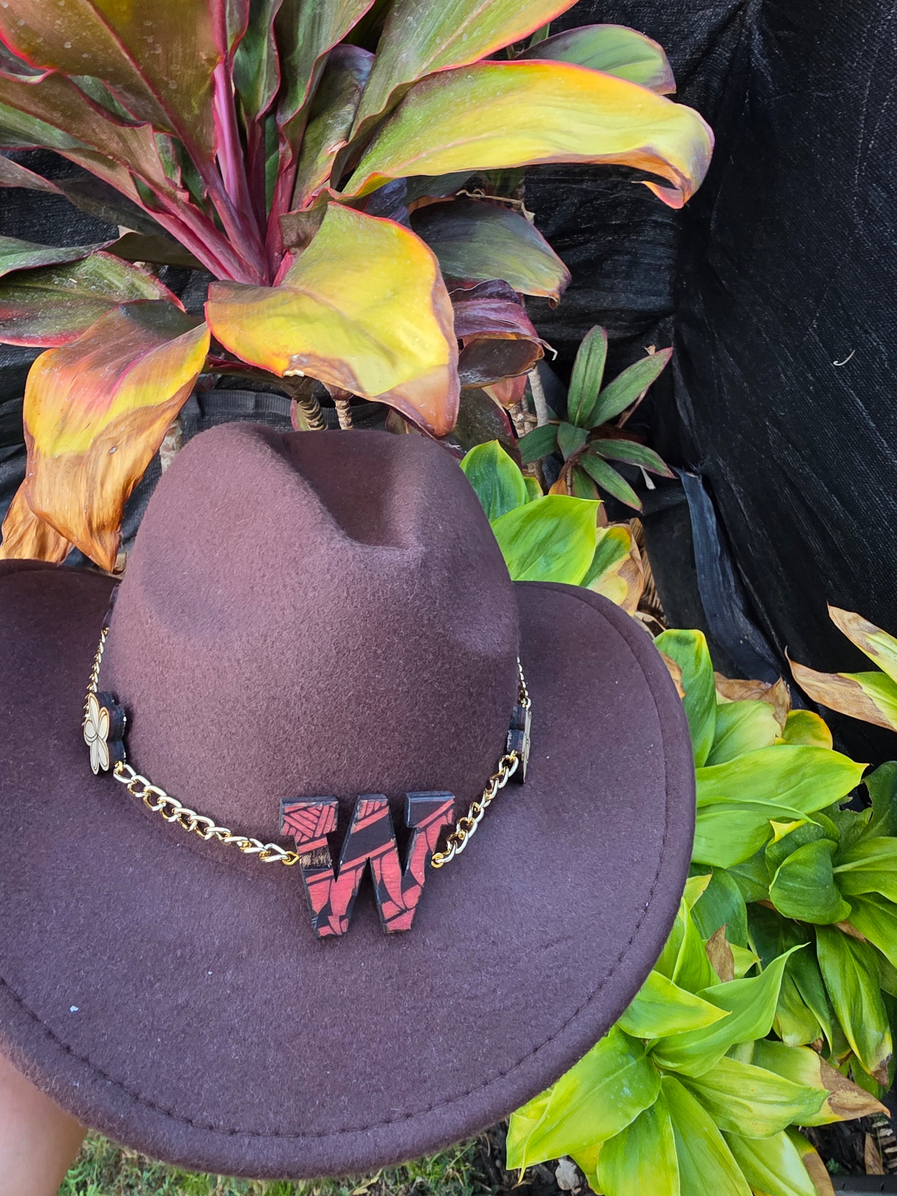 "W" Hat Lei